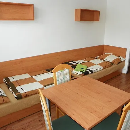 杜姆阿里欧酒店 *